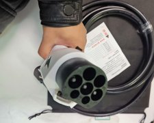 全新 带塑封膜 奇瑞小蚂蚁原装充电枪比亚迪